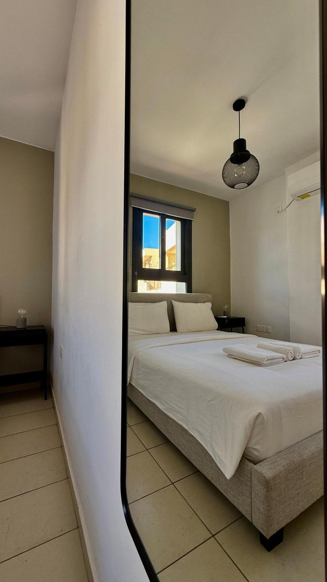 Sea La Vie #1 - Luxury Seaview Apartment Paphos Eksteriør billede